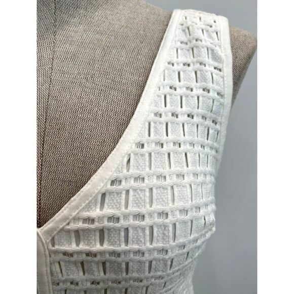 Cupcakes & Cashmere Matilda V Neck Crochet Dress in Ivory Size 6 - Picture 3 of 6